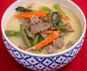 HR6. Kaeng Khiao Wan Neua (Mild)