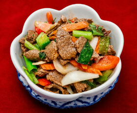 HR3. Neua Phad Phed (Pikant)